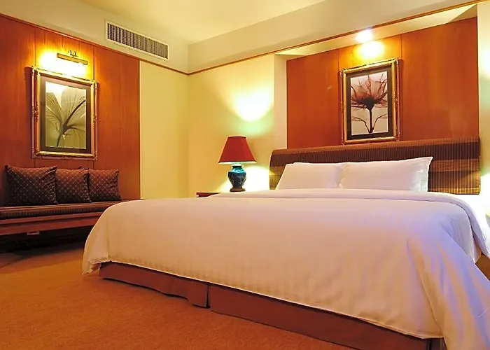 Pantip Hotel 4*