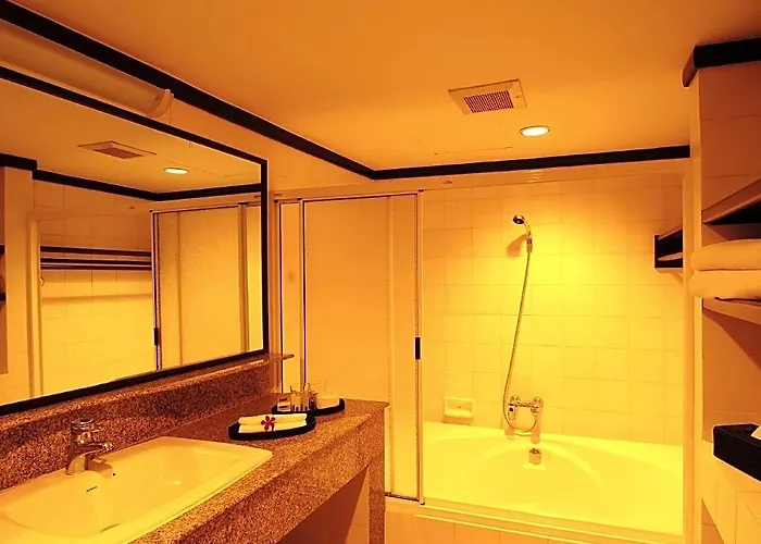Pantip Hotel 4*